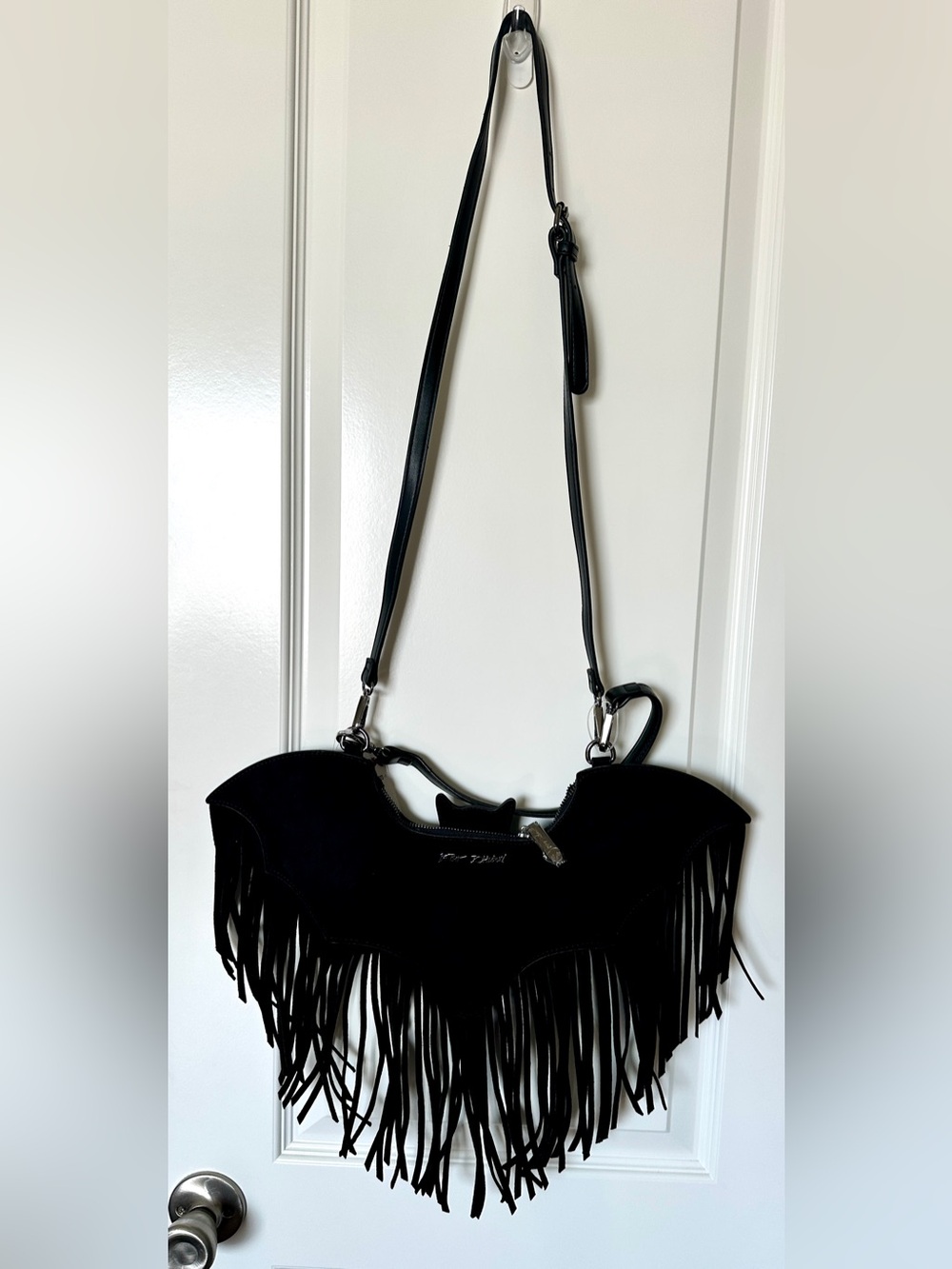 NWT Betsey Johnson XO BLAIRE Black Bat Fringe Bag BM30835 Halloween - Picture 3 of 5